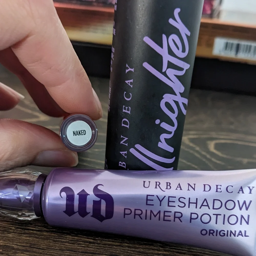 SOLD NEW Urban Decay Naked Palette 7 Piece Bundle Heat Primer Potion All Nighter - Picture 13 of 13